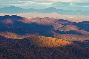 Images Dated 4th November 2008: Sunset over colourful foliage in the Indian summer, Blue Ridge Mountain Parkway