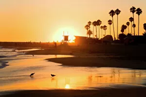 Images Dated 25th August 2011: Sunset at Corona del Mar Beach, Newport Beach, Orange County, California