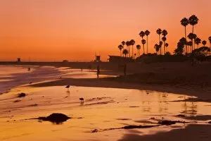 Images Dated 25th August 2011: Sunset at Corona del Mar Beach, Newport Beach, Orange County, California