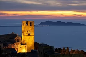 Images Dated 15th March 2008: Sunset over the Duomo and looking out to the Egadi Islands, Erice, Sicily