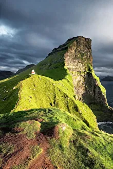 Guidance Gallery: Sunset on Kallur Lighthouse on Kalsoy island, Faroe Islands, Denmark, Europe
