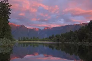 Images Dated 2nd January 2000: Sunset, Lake Matheson and Southern Alps