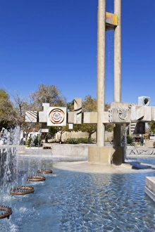 Images Dated 25th February 2009: Sunset Park Fountain, Tucson, Arizona, United States of America, North America