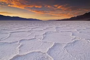 Images Dated 9th October 2010: Sunset at the Salt pan polygons, Badwater Basin, 282ft below sea level