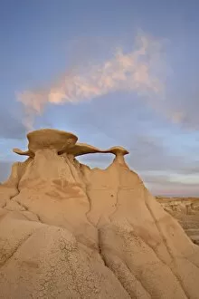 Images Dated 17th March 2009: Sunset at the Stone Wings formation, Bisti Wilderness, New Mexico, United States of America