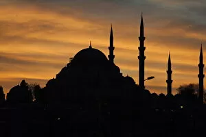 Images Dated 31st December 2009: Sunset over Suleymaniye mosque, Istanbul, Turkey, Europe