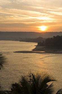 Images Dated 15th January 2006: Sunset over the Tiracol River