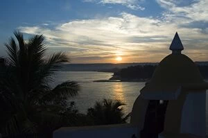 Images Dated 15th January 2006: Sunset over the Tiracol River viewed from Fort Tiiracol
