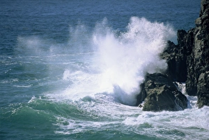 Ns W Prints: Surf crashing on the rocks at Cape Byron