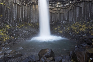 Images Dated 27th September 2008: Svartifoss (Black Falls) waterfall, with overhanging black basalt columns