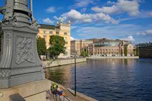 Gamla Stan Prints: Swedish Parliament and backpackers, Gamla Stan, Stockholm, Scandinavia, Europe
