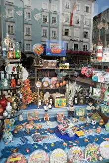 Images Dated 6th January 2000: Sweets and souvenirs in shop window, Salzburg, Austria, Europe