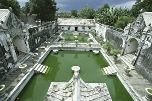 Swimming pools where the court princesses would bathe Swimming pools where the court princesses would bathe