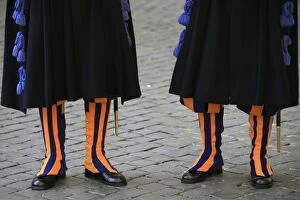 Images Dated 6th April 2007: Swiss guards and sanpietrini paving stones, Vatican, Rome, Lazio, Italy, Europe