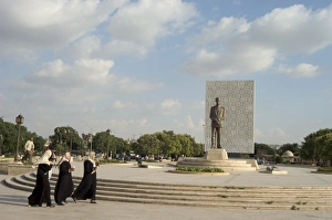 Aleppo Prints: Syrian women in public park