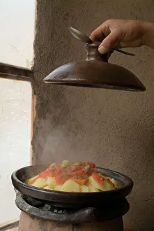 Images Dated 3rd January 2000: Tagine, typical Moroccan food and pot