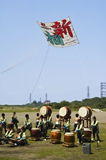 Images Dated 20th January 2000: Taiko drumming group