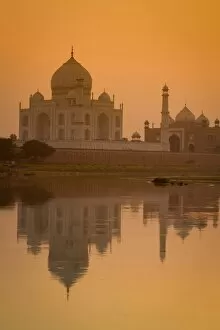 Images Dated 13th November 2007: Taj Mahal reflected in the Yamuna River at sunset, UNESCO World Heritage Site, Agra