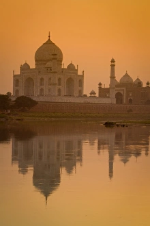 Images Dated 13th November 2007: Taj Mahal reflected in the Yamuna River at sunset, UNESCO World Heritage Site, Agra