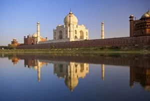 Images Dated 16th March 2008: Taj Mahal, UNESCO World Heritage Site, reflected in the Yamuna River, Agra, Uttar Pradesh, India