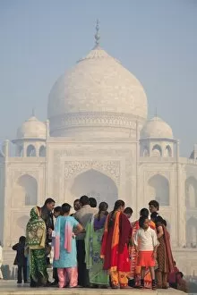 Images Dated 6th July 2009: The Taj Mahal, UNESCO World Heritage Site, Agra, Uttar Pradesh, India, Asia