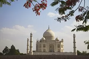 Images Dated 19th April 2011: Taj Mahal, UNESCO World Heritage Site, Agra, Uttar Pradesh, India, Asia