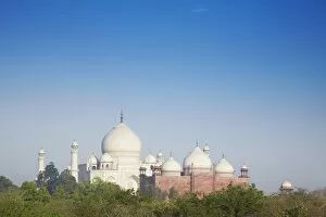 Images Dated 21st April 2011: Taj Mahal, UNESCO World Heritage Site, Agra, Uttar Pradesh, India, Asia