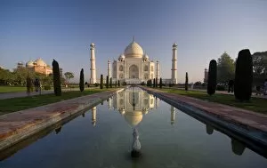 Images Dated 17th March 2008: Taj Mahal, UNESCO World Heritage Site, Agra, Uttar Pradesh, India, Asia