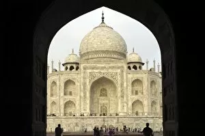 Images Dated 13th August 2005: Taj Mahal, UNESCO World Heritage Site, Agra, Uttar Pradesh, India, Asia