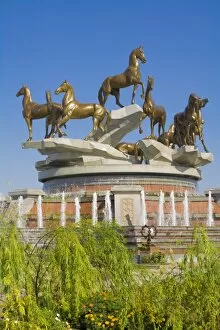 Images Dated 30th September 2006: Talkhi horse statue built for the tenth anniversary of Independence, Ashkabad