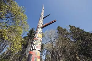 One of the tallest totem poles in Canada, Beacon Hill Park, Victoria, Vancouver Island