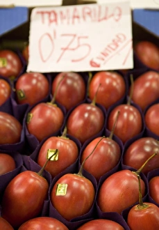 Images Dated 26th June 2007: tamarillo, Mercado Central