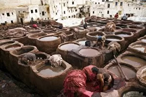 Images Dated 30th October 2006: The tanneries souk in the Medina (old town), Fes el Bali, Fes, Morocco