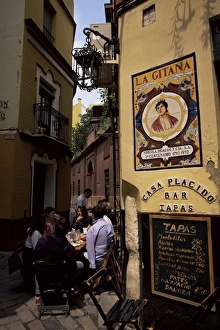 Tapa Prints: Tapas bar, Barrio Santa Cruz