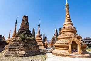 Shan State Prints: Taw Mwe Khaung Pagoda, Samkar, Inle Lake, Shan state, Myanmar (Burma), Asia