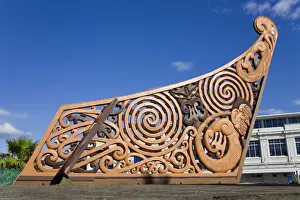 Gisborne Prints: Te Tauihu Turanga Whakamana sculpture carved by Bill Baker, Gisborne, Eastland District