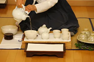 Tea ceremony in a Buddhist temple, Seoul, South Korea, Asia