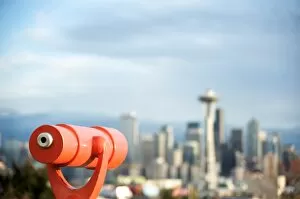 Images Dated 13th November 2009: Telescope with view of Seattle skyline in distance, Kerry Park, Seattle, Washington State