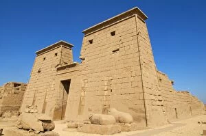 Images Dated 11th December 2011: Temple of Amun, Karnak, Thebes, UNESCO World Heritage Site, Egypt, North Africa, Africa