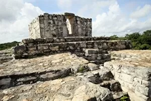 Images Dated 27th October 2009: A temple atop the Oval Palace, Mayan ruins, Ek Balam, Yucatan, Mexico, North America
