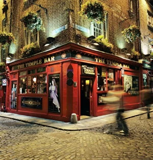 Eating And Drinking Collection: The Temple Bar pub at night, Temple Bar, Dublin, County Dublin, Republic of Ireland, Europe