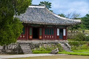 Images Dated 2nd September 2010: The temple complex of Songgyungwan, home of the Koryo Museum, Kaesong, North Korea, Asia