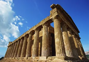 Images Dated 7th December 2006: Temple of Concord, Agrigento, Sicily, Italy