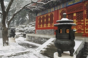 Images Dated 10th December 2007: A temple covered in snow after a winter snowfall, Fragrant Hills Park, Western Hills