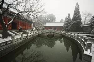 Images Dated 10th December 2007: A temple covered in snow after a winter snowfall, Fragrant Hills Park, Western Hills