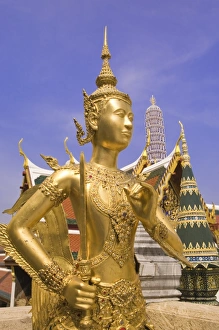 Images Dated 22nd November 2004: Temple of the Emerald Buddha (Wat Phra Kaew), Grand Palace, Bangkok, Thailand