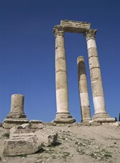 Images Dated 27th February 2008: Temple of Hercules, The Citadel, Amman, Jordan, Middle East