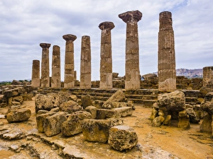 Temple of Hercules (Tempio di Ercole), Valley of the Temples (Valle dei Templi), Agrigento, UNESCO World Heritage Site, Sicily, Italy, Europe