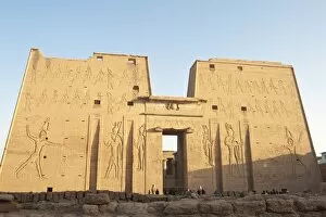 Images Dated 7th February 2009: Temple of Horus, Edfu, Egypt, North Africa, Africa