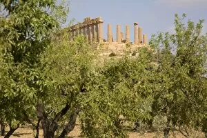 Images Dated 10th June 2007: Temple of Juno, Valley of the Temples, Agrigento, UNESCO World Heritage Site